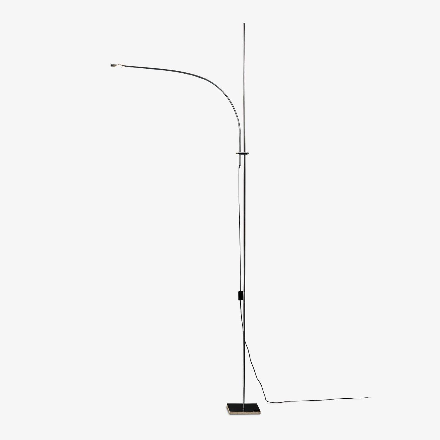Metal Body Graceful Floor Lamp